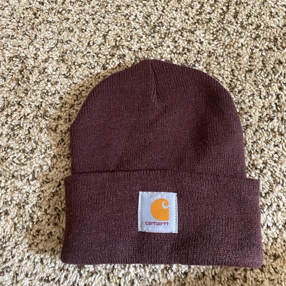 Burgundy carhartt hat